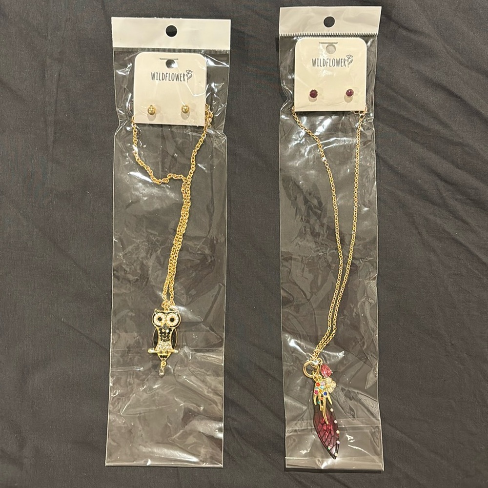 2 Necklace and earrings sets